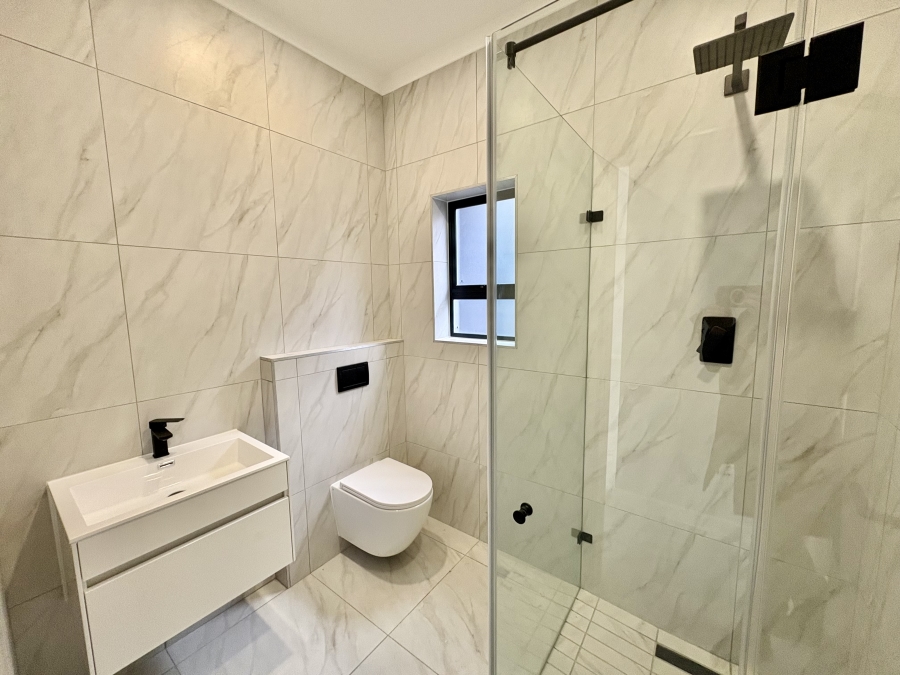 To Let 4 Bedroom Property for Rent in Sandown Western Cape